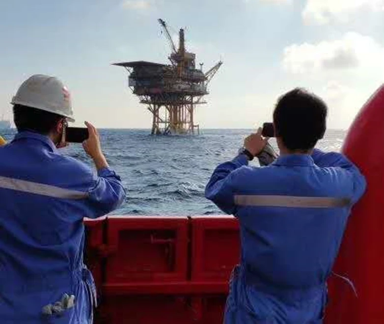 海上石油平台.jpg